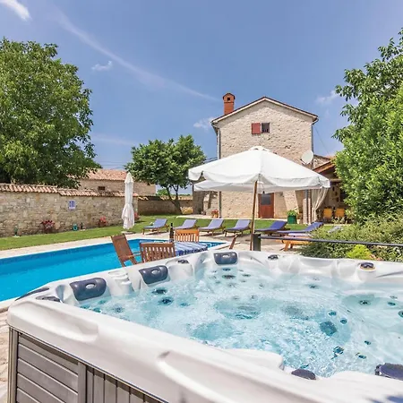 Сasa de vacaciones Pet Friendly In With Jacuzzi Basici