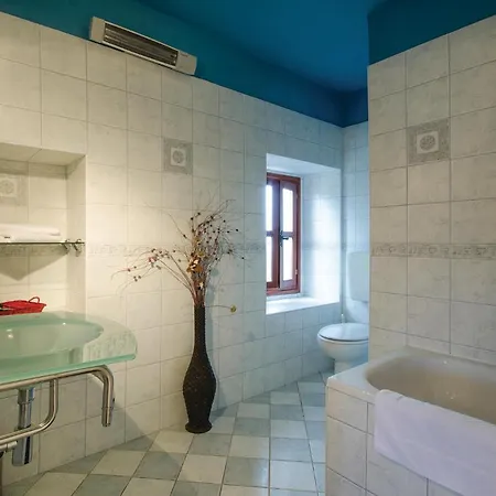 Pet Friendly In With Jacuzzi