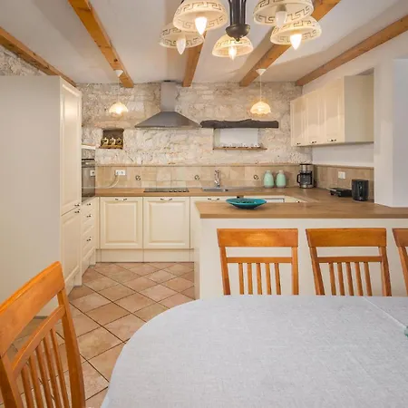Pet Friendly In With Jacuzzi *