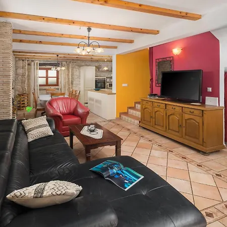 Сasa de vacaciones Pet Friendly In With Jacuzzi