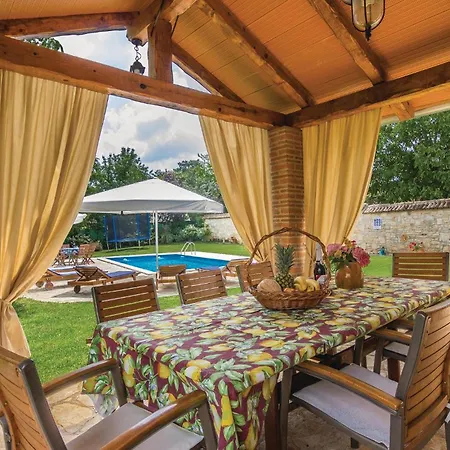 Pet Friendly In With Jacuzzi Basici