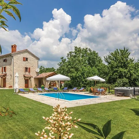Сasa de vacaciones Pet Friendly In With Jacuzzi