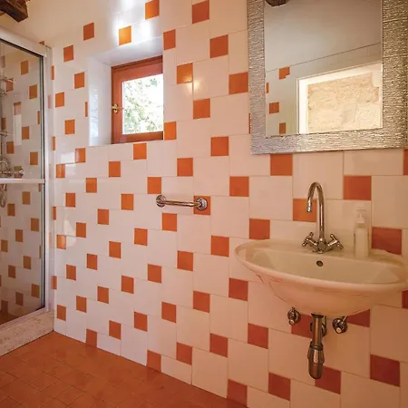 Сasa de vacaciones Pet Friendly In With Jacuzzi Basici