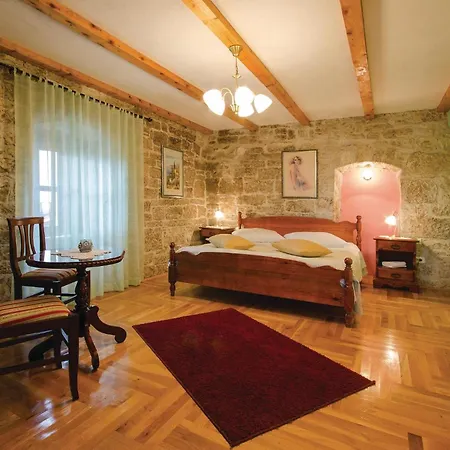 Pet Friendly In With Jacuzzi Holiday home