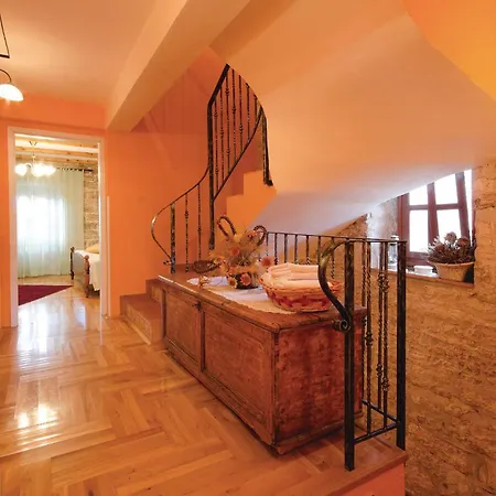 Pet Friendly In With Jacuzzi Holiday home