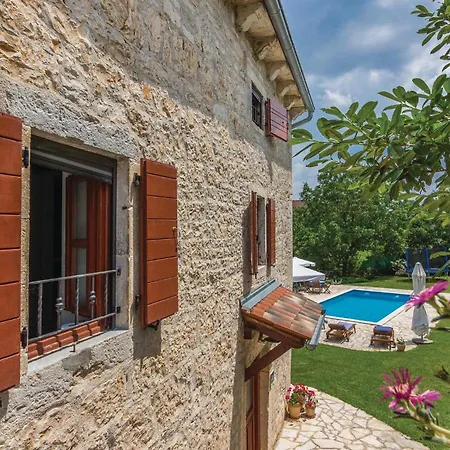 Pet Friendly In With Jacuzzi Holiday home Basici