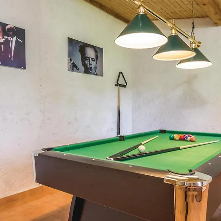 Pet Friendly In With Jacuzzi Holiday home Basici