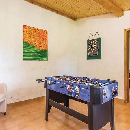 Pet Friendly In With Jacuzzi Holiday home