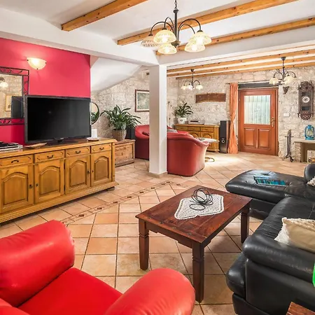 Pet Friendly In With Jacuzzi Basici